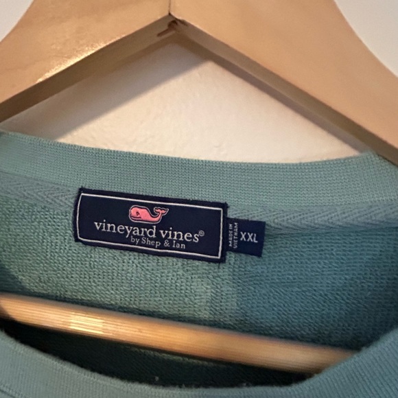 Vineyard Vines- Surfside Crewneck -Boston Red Sox Edition - Picture 3 of 3